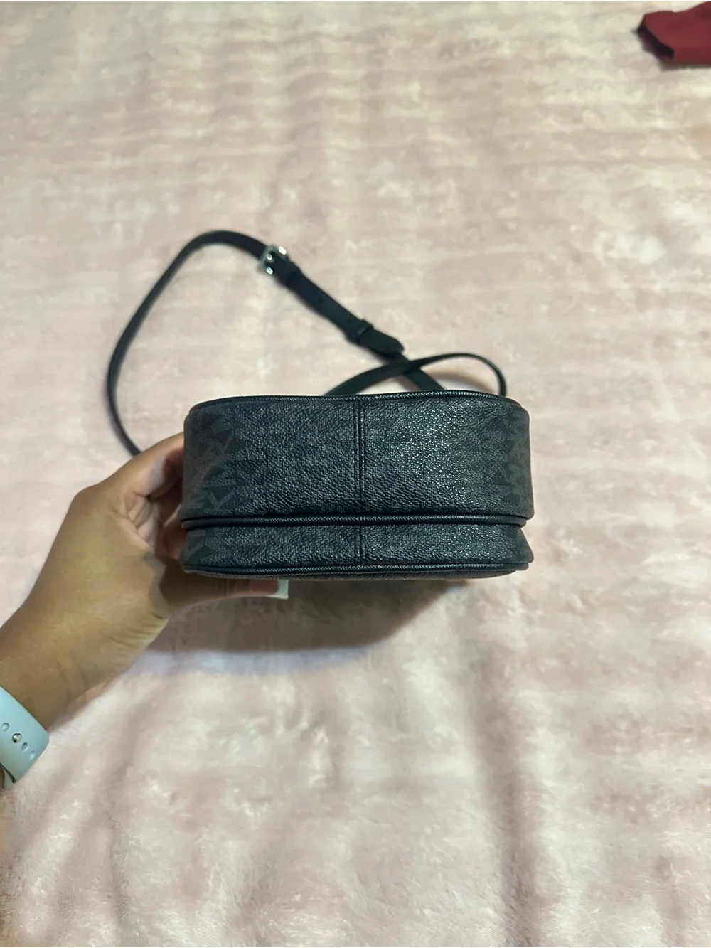 Jet Set Travel Medium Logo Crossbody Bag